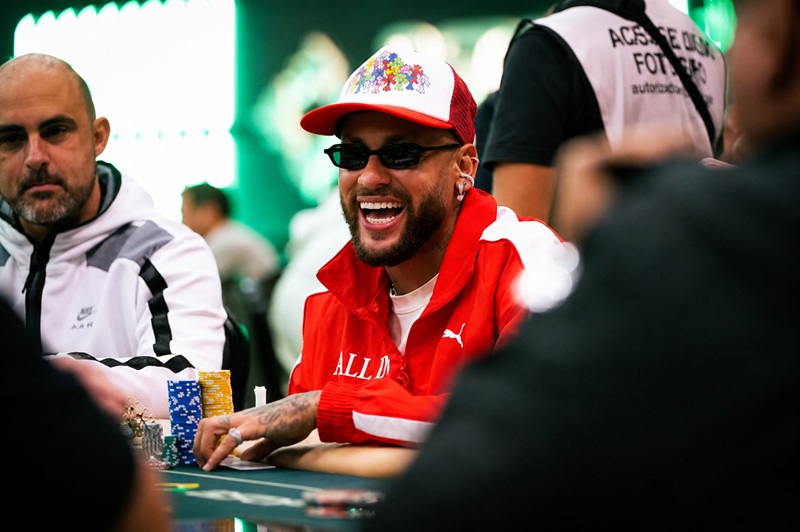 FOOTBALL: Neymar at the Poker Tables While Santos Do the Fighting