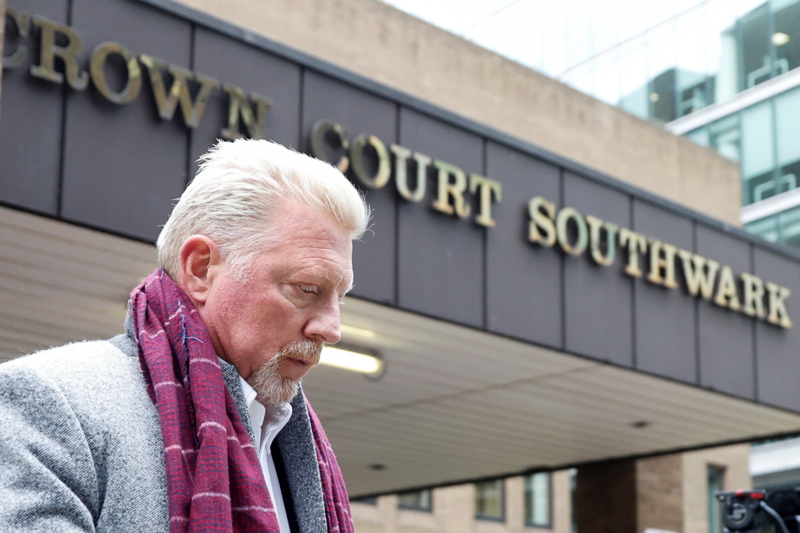 JUSTICE: Boris Becker threatened after accumulating poker debts in prison ! 
