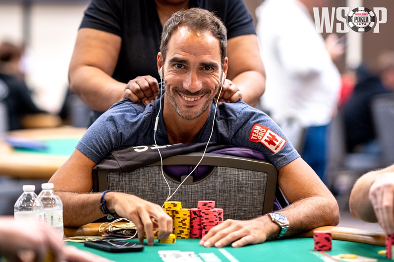 Mettre en anglais ONE DAY IN VEGAS 2026 #43 : Julien Sitbon chipleader à 16 left de l'Event #97: $25,000 High Roller H.O.R.S.E. ONE DAY IN VEGAS 2026 #43: Julien Sitbon Leads the Final 16 in Event #97: $25,000 High Roller H.O.R.S.E.